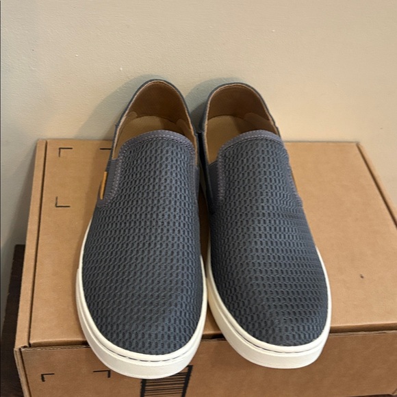 Olukai shoes - Picture 2 of 4